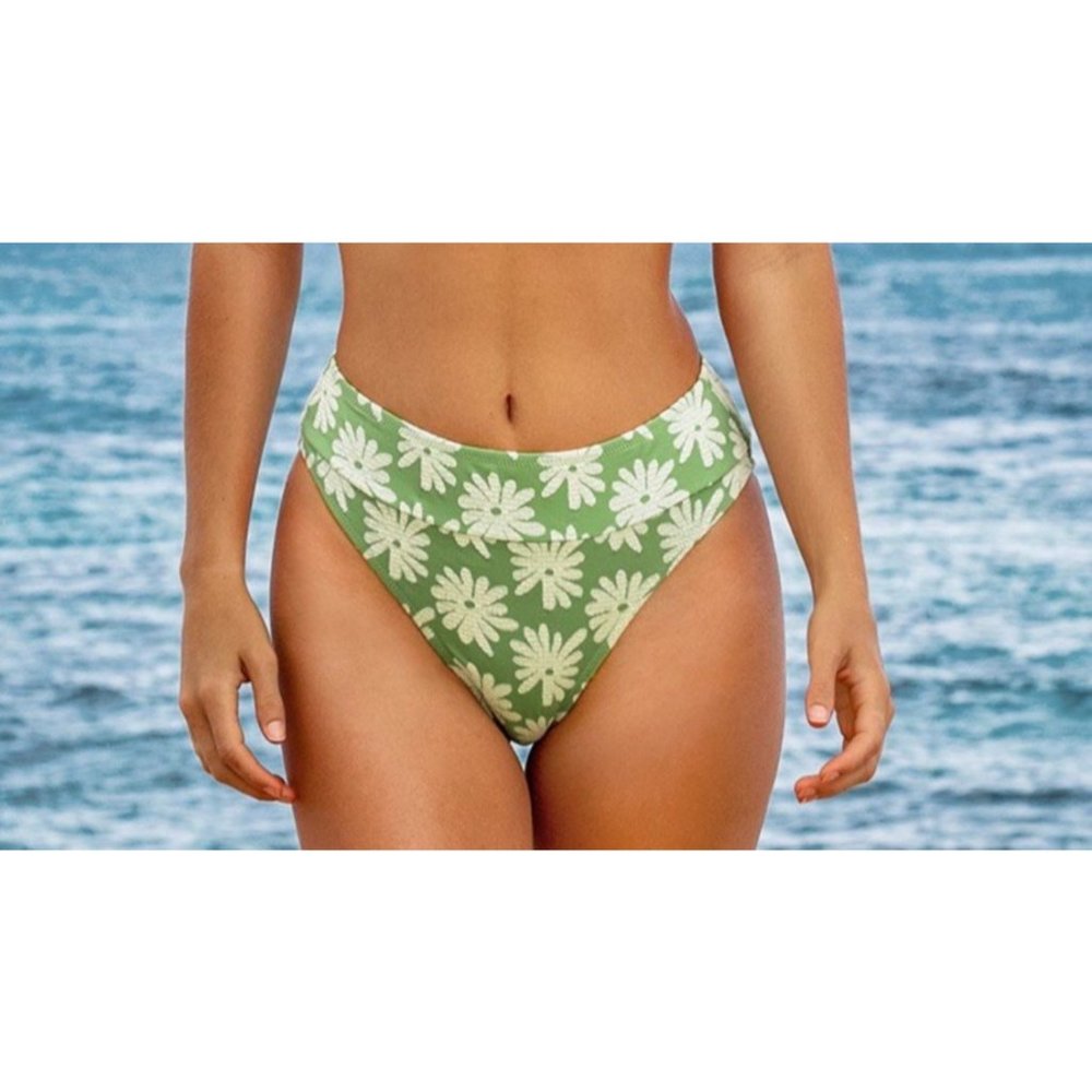 👙Cupshe Swimsuit Bottom  Green Floral Daisy NWT Size Medium
